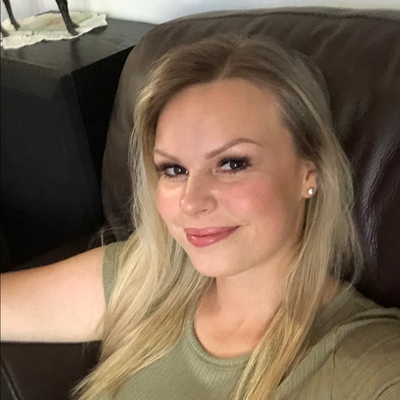 Meet your Posher, Aimee - Picture 1 of 1